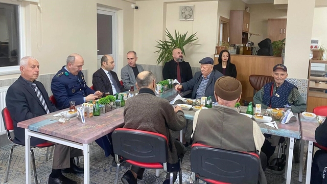 Huzurevi sakinleri bayramda unutulmadı