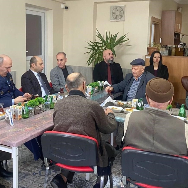 Huzurevi sakinleri bayramda unutulmadı