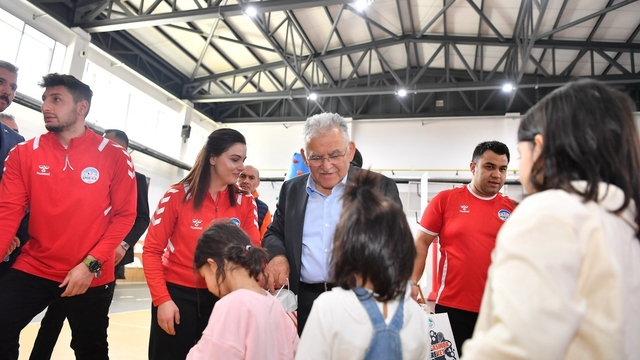 Başkan Büyükkılıç, Sevgi Evleri'nde düzenlenen bayramlaşmaya katıldı