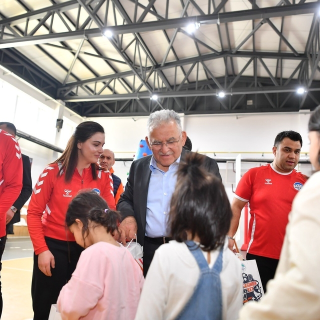 Başkan Büyükkılıç, Sevgi Evleri'nde düzenlenen bayramlaşmaya katıldı