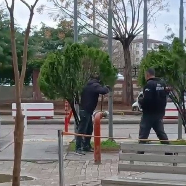 Hastane bahçesindeki madde bağımlısı görenleri korkuttu