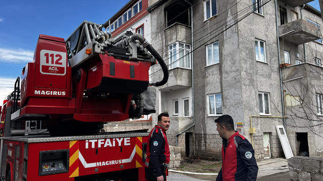 Kayseri'de binada çıkan yangında 2 kişi dumandan etkilendi
