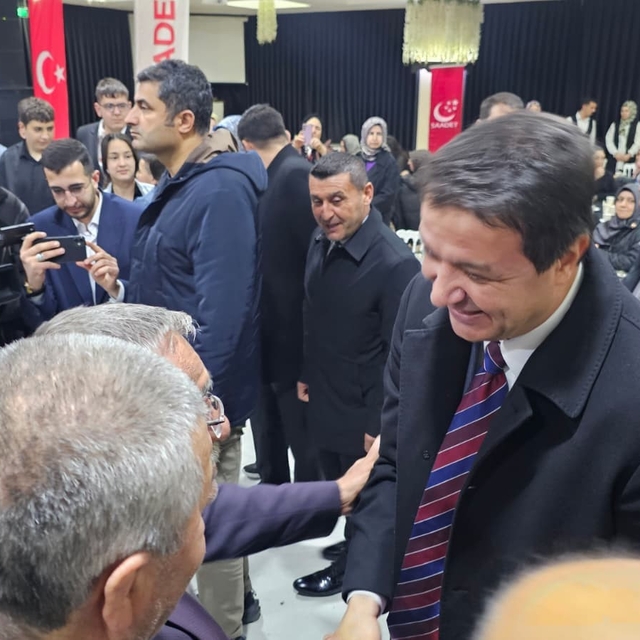 Arıkan, memleketinde bayramlaşma törenine katıldı