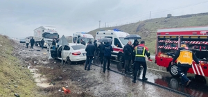 Bingöl'de otomobil devrildi: 1 ölü, 2 yaralı
