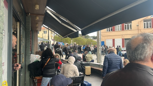 Türk tatilciler dönüş yolunda Yunanistan'ın Midilli Adası'nda mahsur kaldı