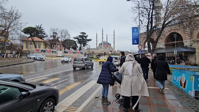 Bayramın ikinci günü vatandaşlar Edirne'ye akın etti