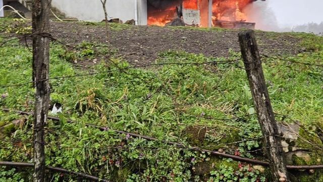 Garajda çıkan yangında 6 araç yandı