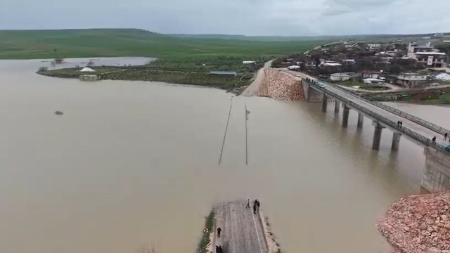 Diyarbakır'da sağanak; Ambar Çayı taştı, yol ve tarlalar sular altında kaldı