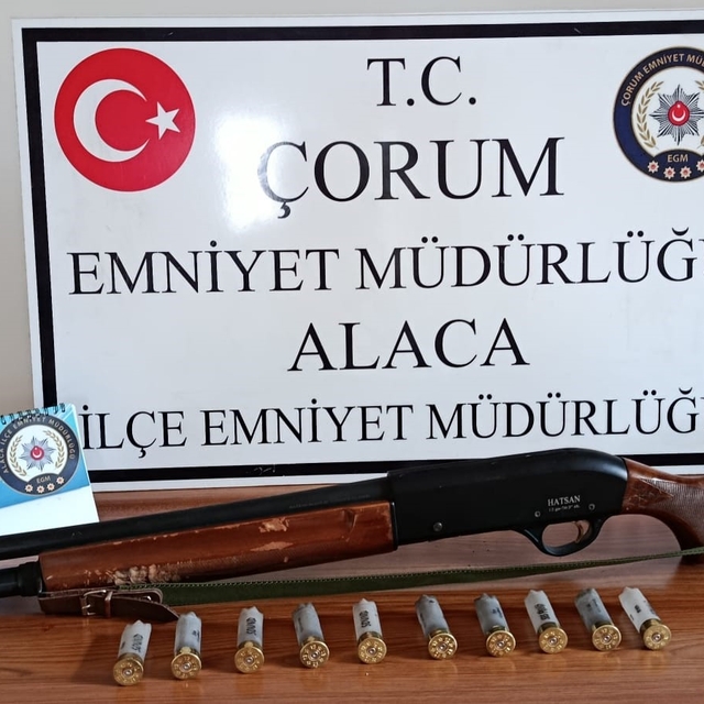 Çorum'da evinin penceresinden ateş açan şahıs polisleri harakete geçirdi
