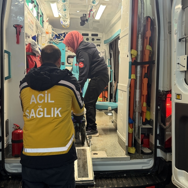 Adıyaman'da iki otomobil çarpıştı: 2 yaralı