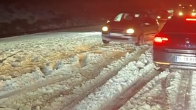 Şanlıurfa'da dolu ve kar yağışı etkili oldu