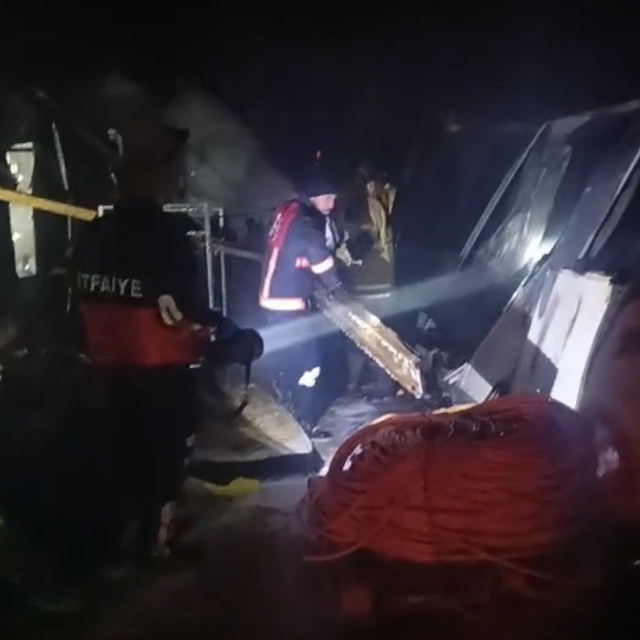 İşçilerin kaldığı konteynerlerde korkutan yangın