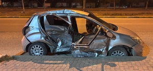 Erzincan'da iki otomobil çarpıştı: 1'i ağır 3 yaralı