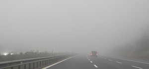 TEM Otoyolu Düzce geçişinde yoğun sis etkili oluyor Yetkililer sürücüleri uyardı