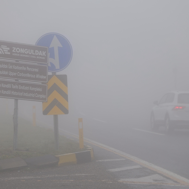 Zonguldak'ta yoğun sis etkili oluyor