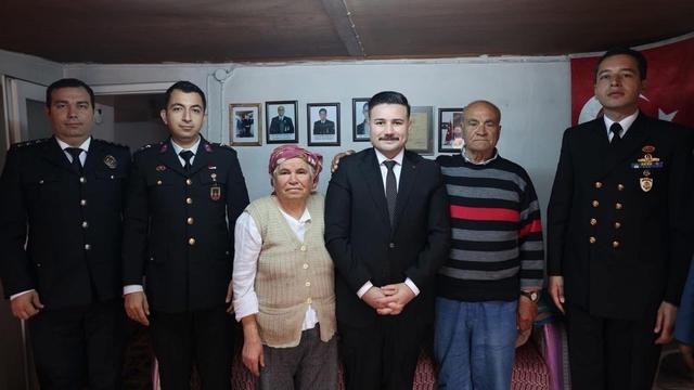 Gökçeada Kaymakamı Acar'dan Gazi ailesine bayram ziyareti