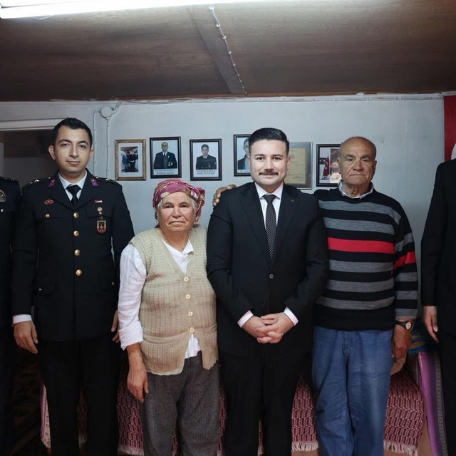 Gökçeada Kaymakamı Acar'dan Gazi ailesine bayram ziyareti