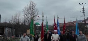 Unutulmaya yüz tutan asırlık gelenek yeniden ortaya çıkarıldı Köylüler sancak altında toplanarak bayramlaştı