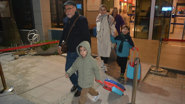 Midilli Adası'ndaki kriz çözüldü
Midilli Limanı'nda mahsur kalan Türk tatilciler dört saatlik rötarla yurda döndü