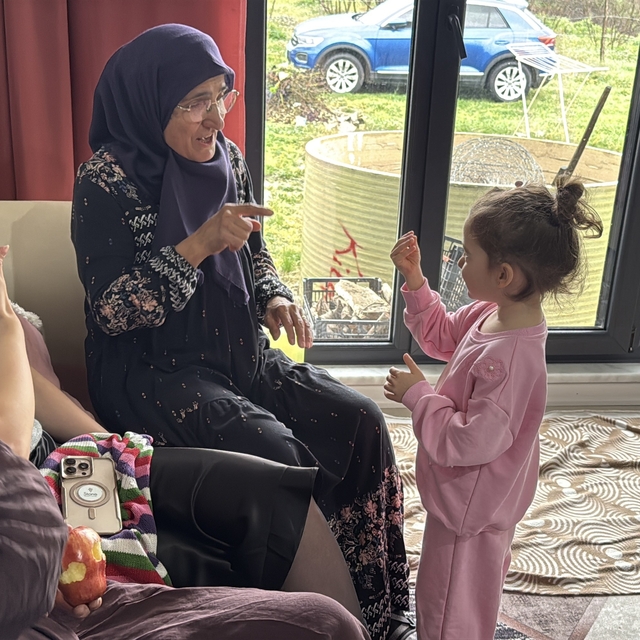 Diller sustu, sevgi konuştu: Bu bayram herkesi duygulandırdı
İşaret diliyle...