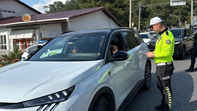 Marmaris'te bayram boyunca binlerce araç denetlendi