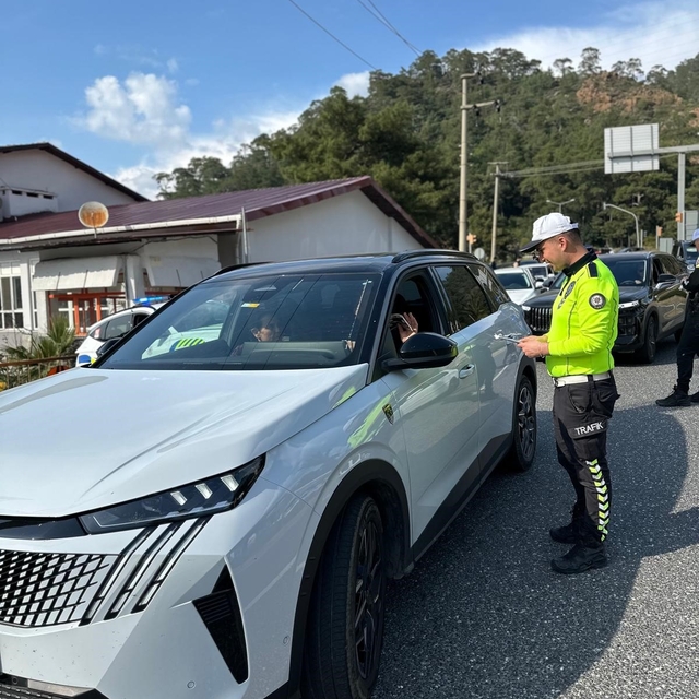 Marmaris'te bayram boyunca binlerce araç denetlendi