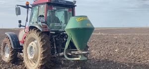 Adilcevaz'da arpa ekimine başlandı