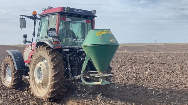 Adilcevaz'da arpa ekimine başlandı