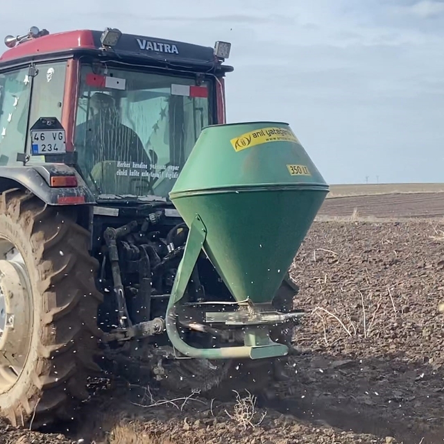 Adilcevaz'da arpa ekimine başlandı