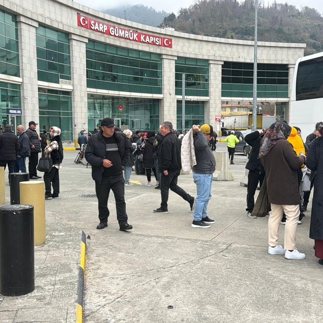 Sarp Sınır Kapısı'nda bayram tatili yoğunluğu