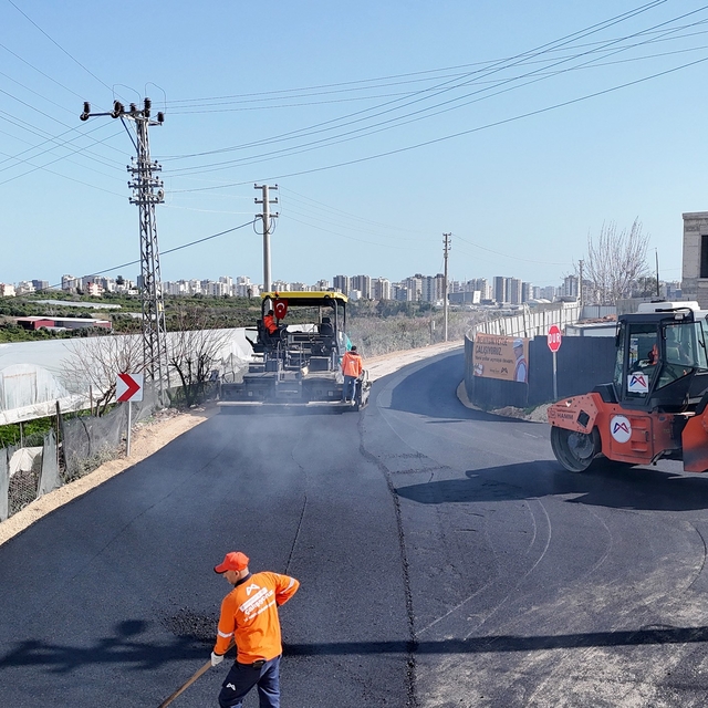 Mezitli'de sıcak asfalt atağı