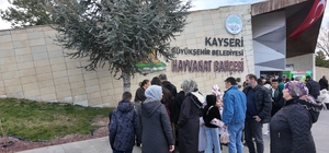 Büyükşehirin hayvanat bahçesi bayramda doldu taştı