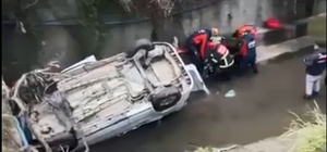 Hafif ticari araç dereye uçtu; 3 ölü, 2 yaralı