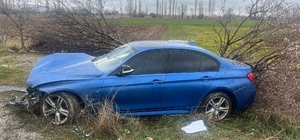 Şarampole giren otomobilde 3 kişi yaralandı