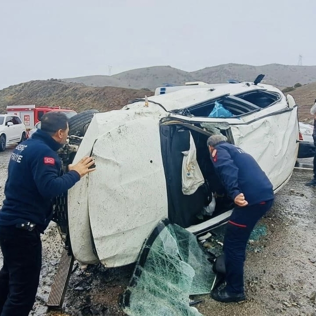 Bingöl'de trafik kazası : 4 yaralı