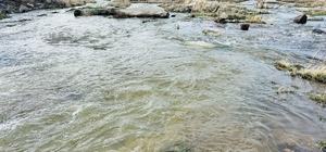 Kayseri'nin bir ilçesinde baharın habercisi dere suları akmaya başladı