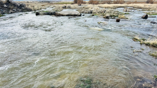 Kayseri'nin bir ilçesinde baharın habercisi dere suları akmaya başladı
