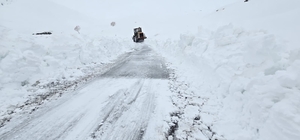 Hakkari’de 13 köy ve 32 mezra yolu ulaşıma kapandı