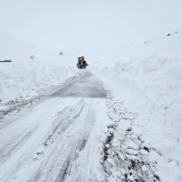 Hakkari'de 13 köy ve 32 mezra yolu ulaşıma kapandı