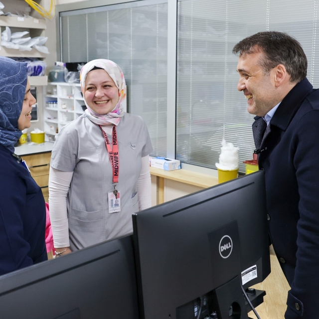 Vali Sözer Ramazan Bayramı'nın son günü hastane ve huzurevi ziyaretinde bul...