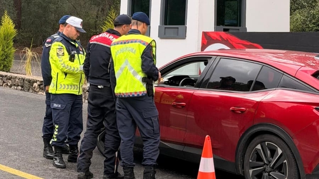 Fethiye'de Jandarmadan bayram uygulaması