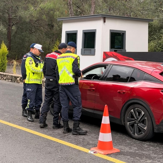 Fethiye'de Jandarmadan bayram uygulaması