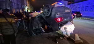 Eskişehir'de devrilen otomobilin sürücüsü yaralandı