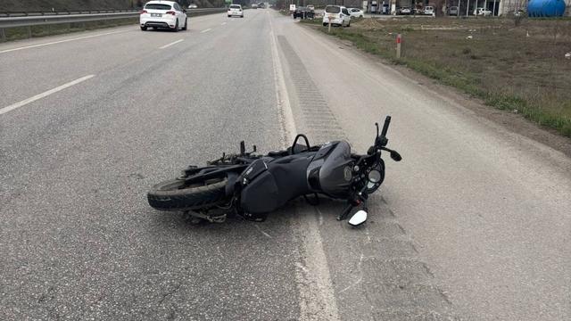 Otomobilin çarptığı motosikletin sürücüsü ağır yaralandı