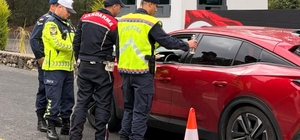 Fethiye'de jandarma ekiplerinden "ikramlı" bayram denetimi