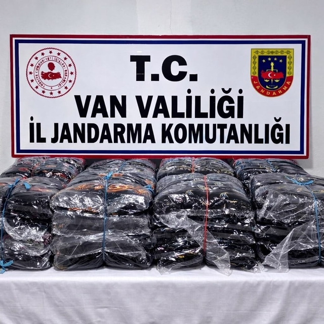 Van'da gümrük kaçağı malzemeler ele geçirildi