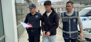 Yan bakma kavgası kanlı bitti: 17 yaşındaki çocuk boynundan bıçaklandı