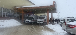 Yüksekova'da otomobille kamyonet çarpıştı: 1 ölü, 8 yaralı