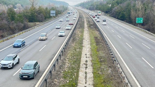 Bayram tatili dönüşünde Bolu'da trafikte hafif yoğunluk (2)