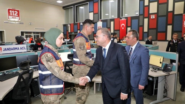 Kars Valisi Ziya Polat'tan 112 Acil Çağrı Merkezi'ne bayram ziyareti